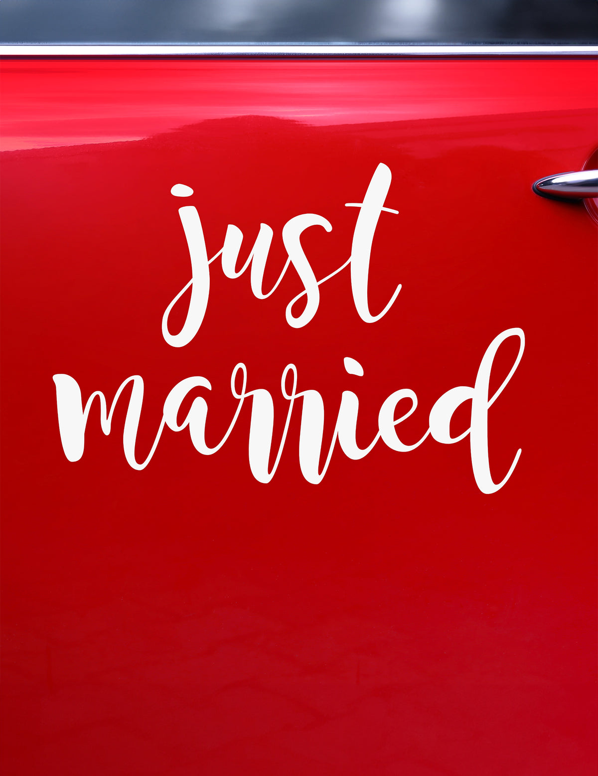 Mise en situation sur carrosserie de l'autocollant pour voiture Just Married