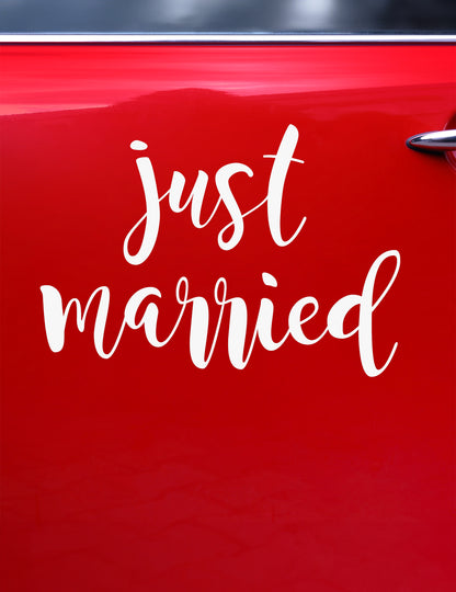 Mise en situation sur carrosserie de l'autocollant pour voiture Just Married