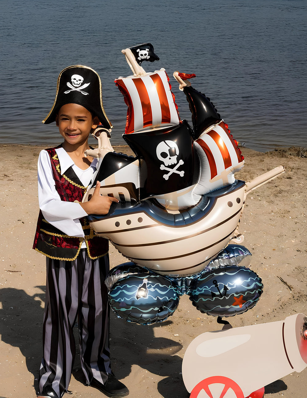 Mise en situation avec un enfant du ballon aluminium bateau pirate