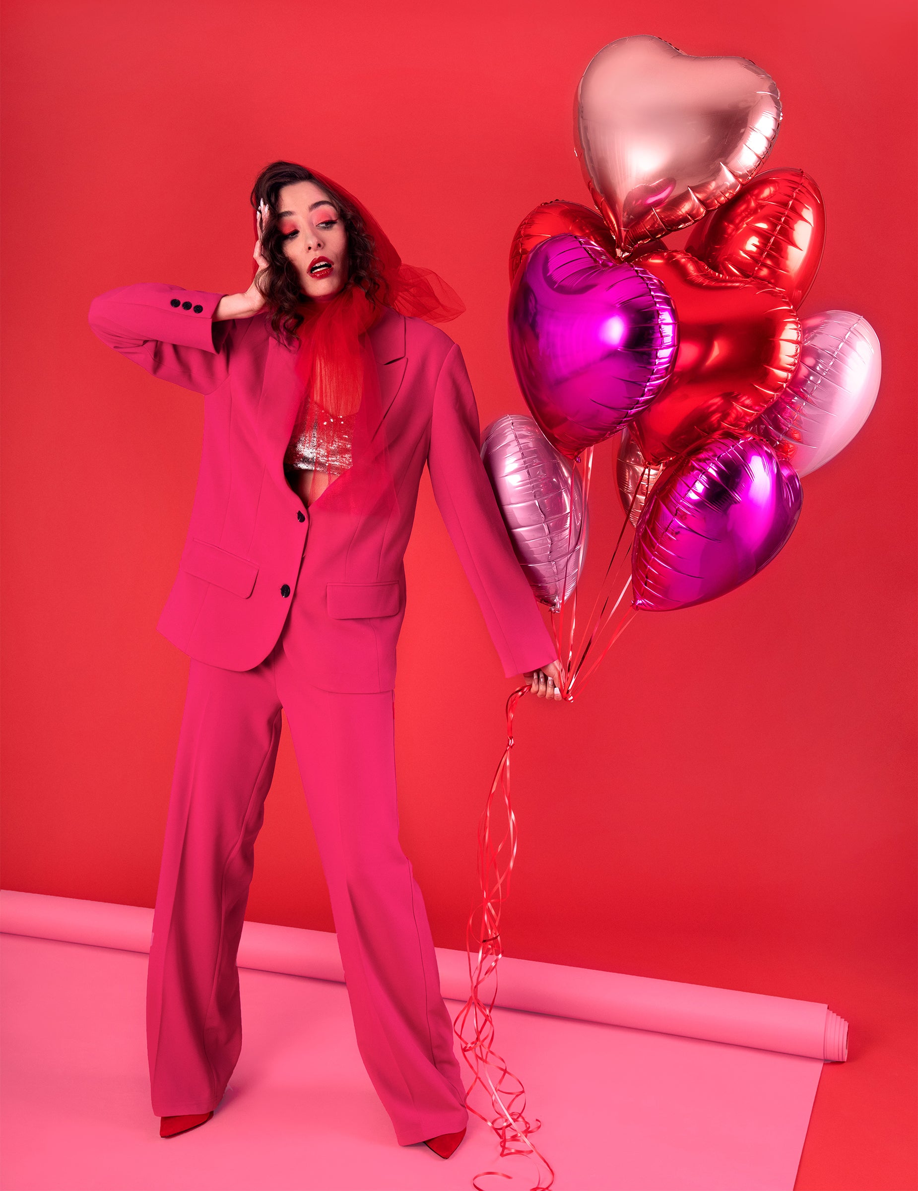 Mise en situation du ballon aluminium cœur pour fête rose gold métallisé