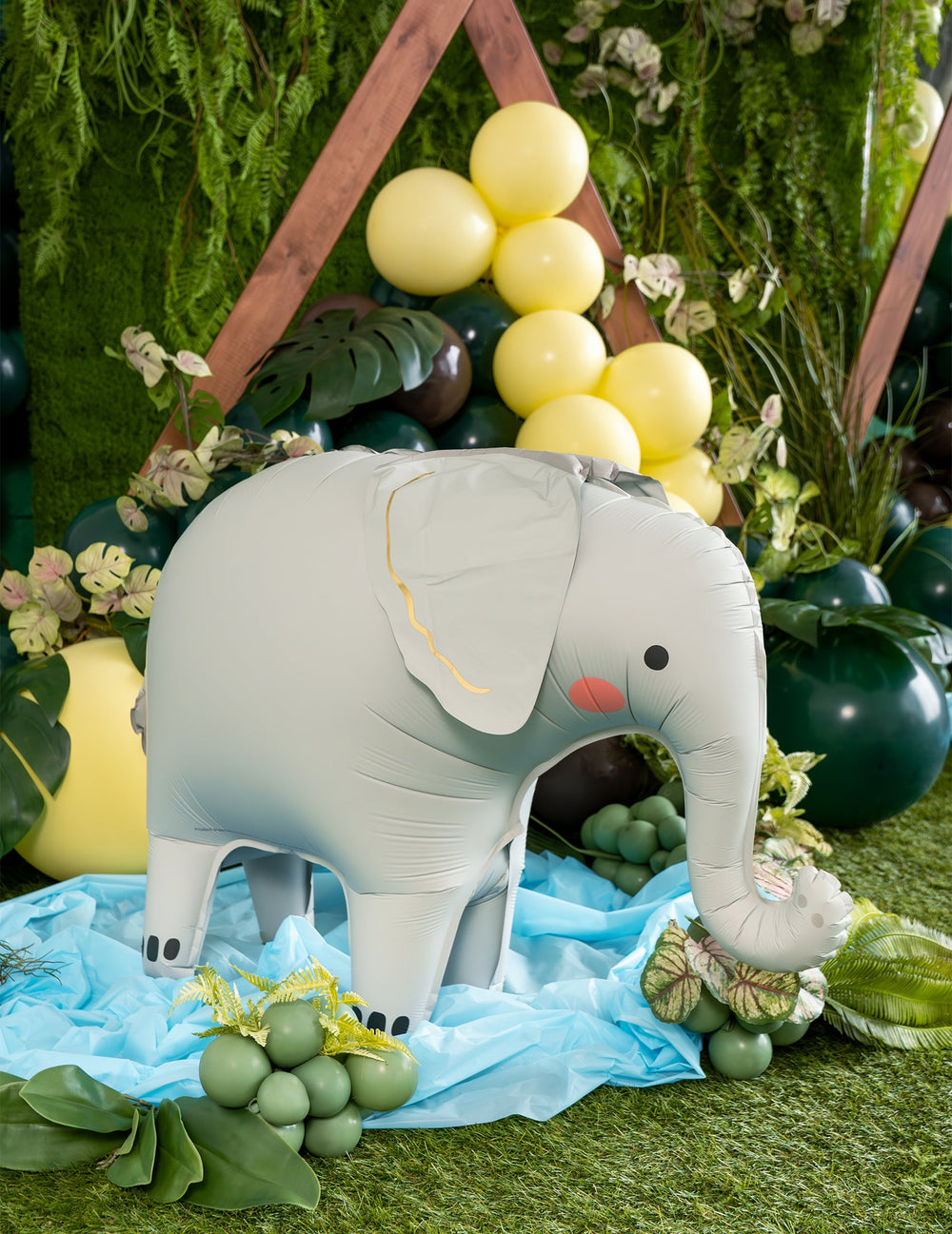Vue de profil du ballon aluminium éléphant debout