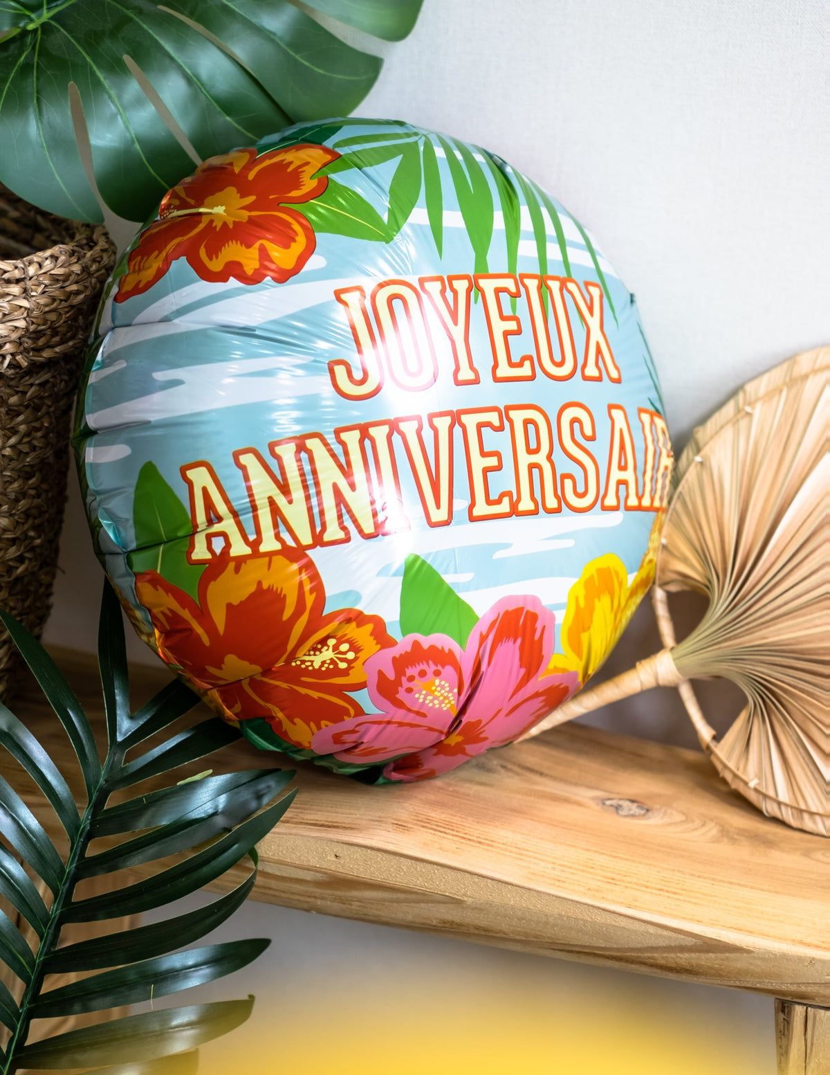 Vue de face du ballon aluminium Joyeux Anniversaire Paradise