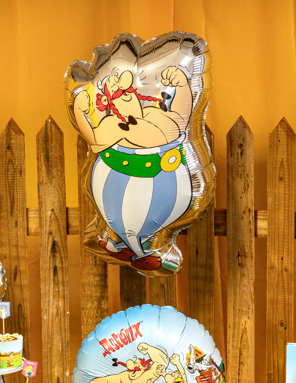 Mise en situation décorative du ballon aluminium Obélix Astérix