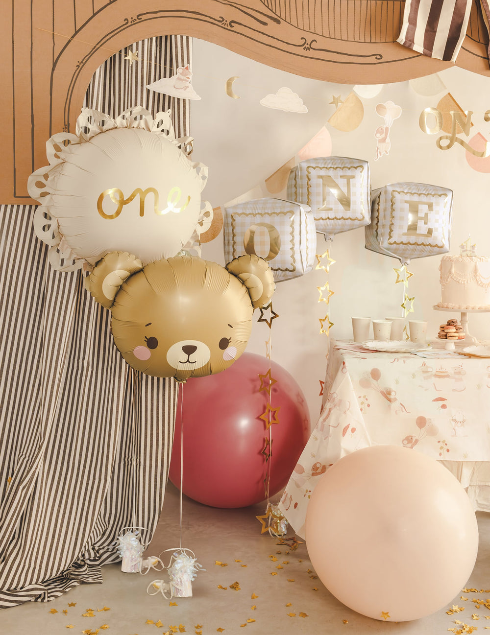 Mise en scène dans un décor de fête du Ballon aluminium Ours