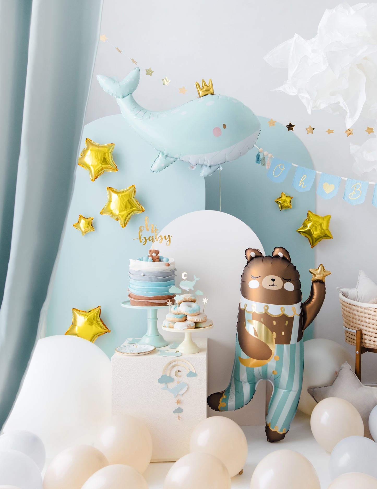 Hliníkový balón Sky Blue Whale 78 x 50 cm so zlatou korunou