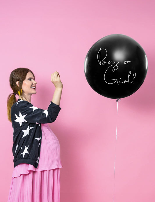 Mise en situation du ballon géant en latex boy or girl pour baby shower