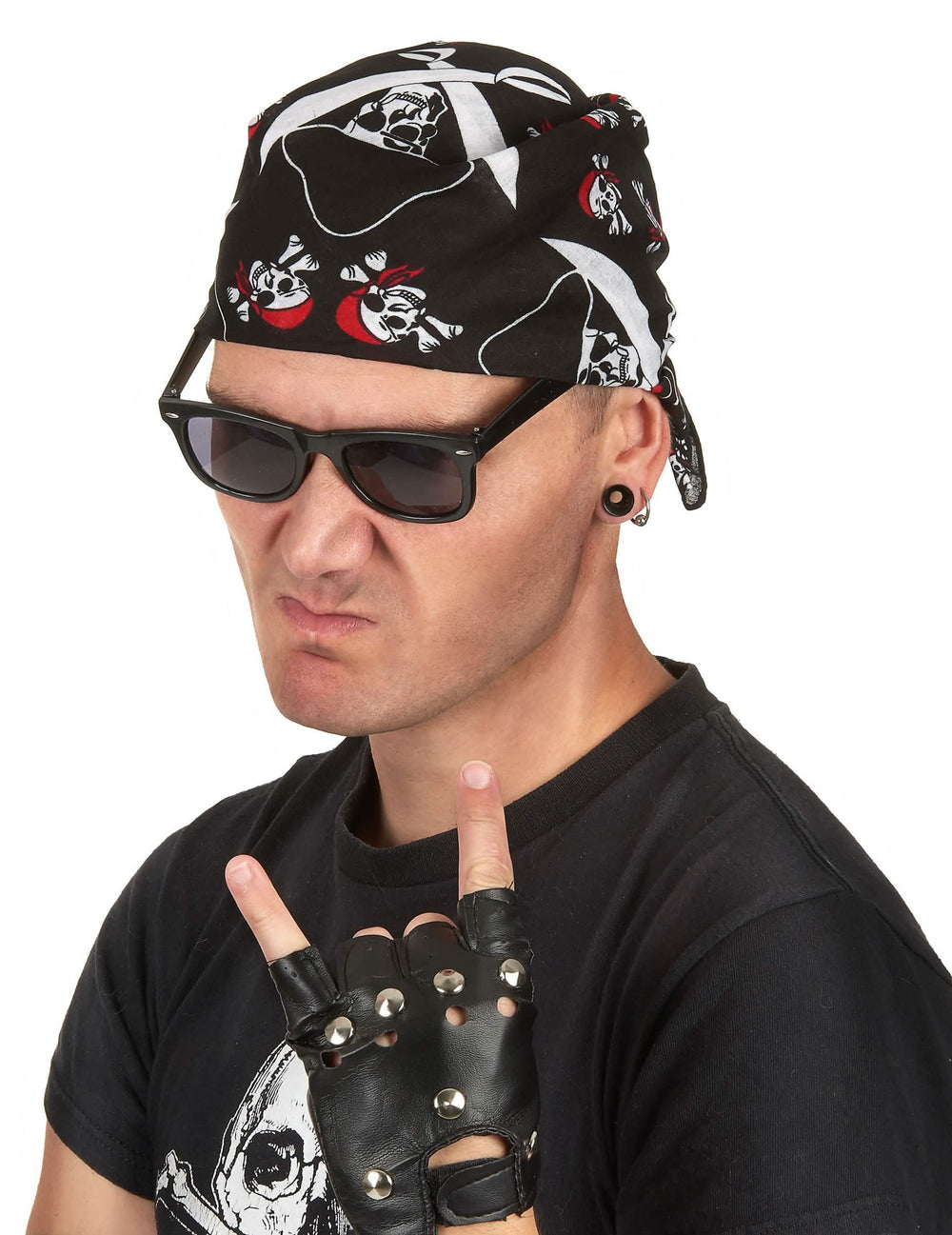 Bočný pohľad na pirátsku kostrovú bandanu