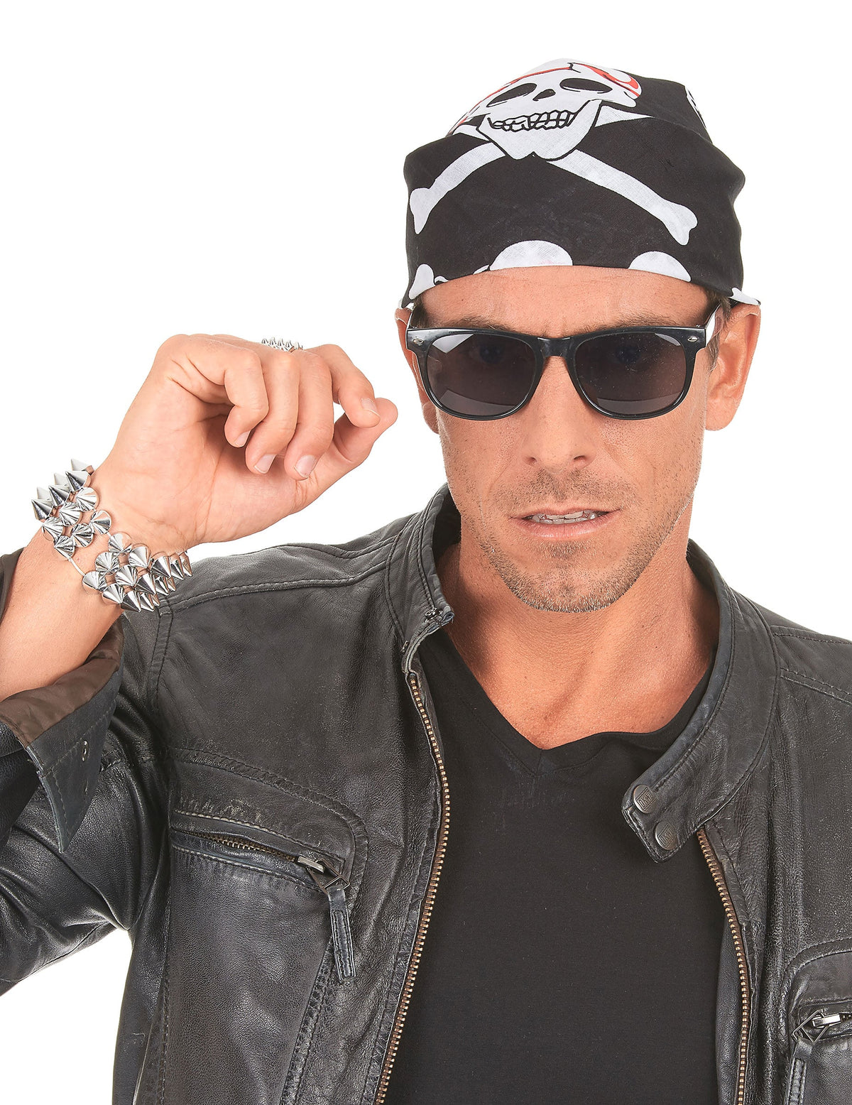 Vue rapprochée du bandana têtes de mort et chaine pour adulte