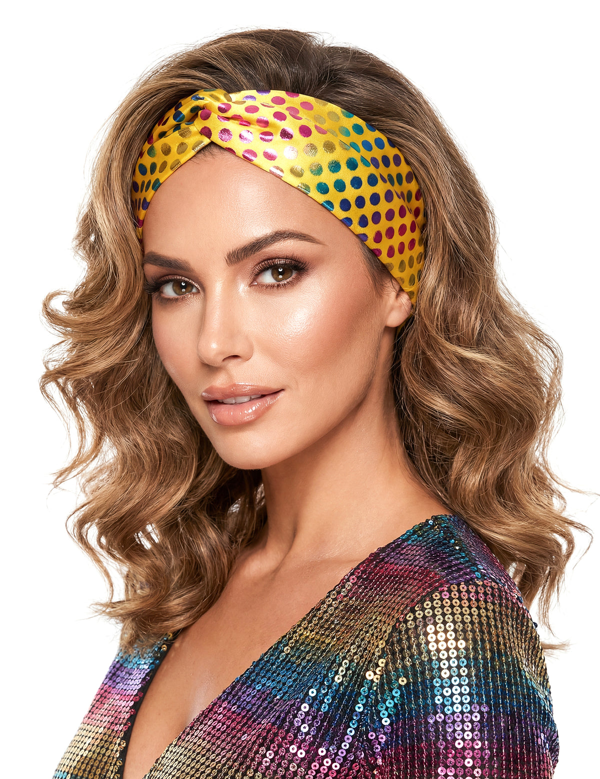 Gros plan du bandeau disco pour femme jaune à pois multicolores haut de gamme