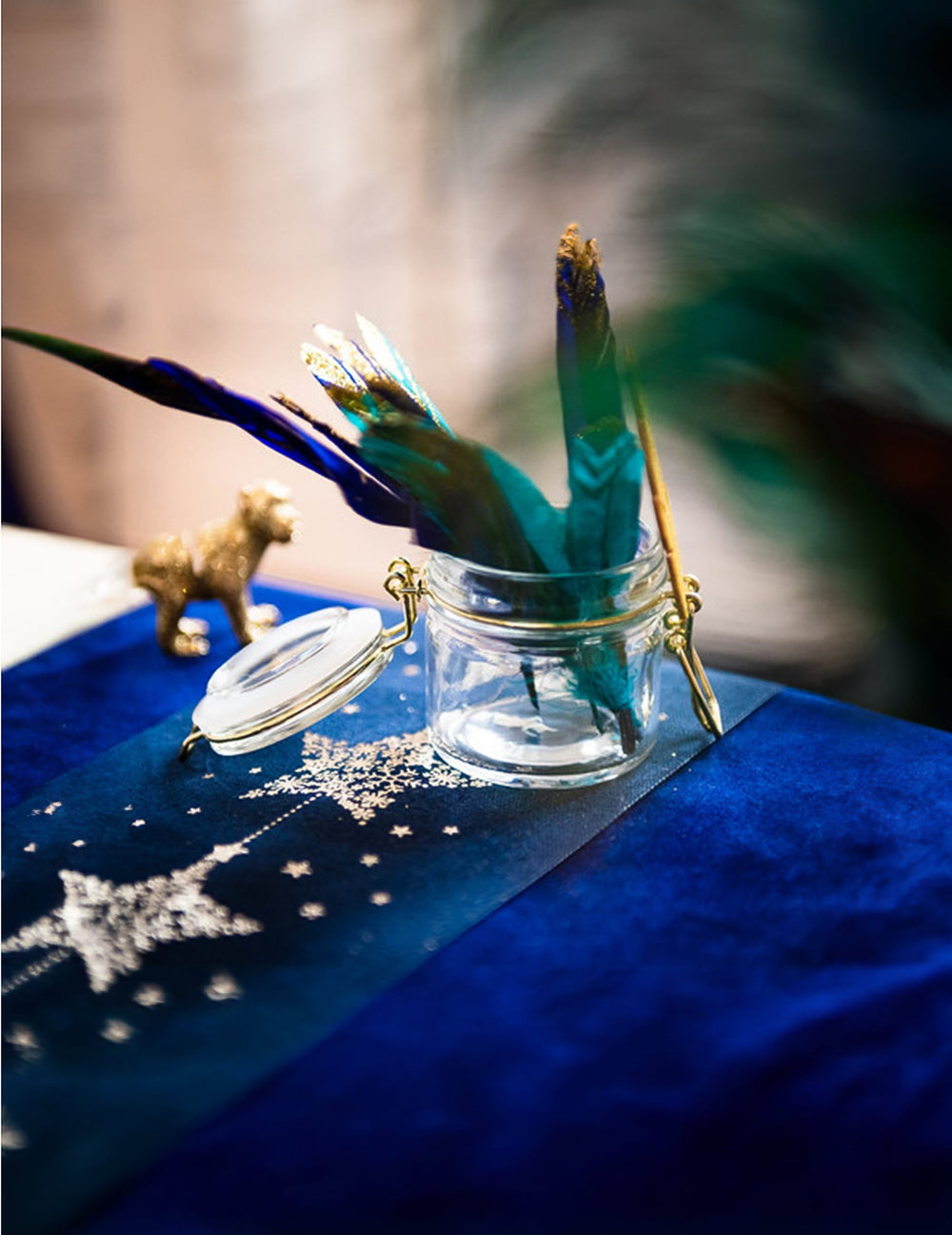 Mise en situation avec plumes du bocal à conserve décoration de fête