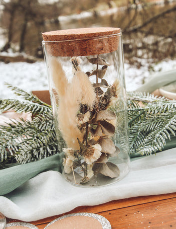 Sklenená nádoba s prachovkami a eukalyptom 12,5 cm, korková zátka