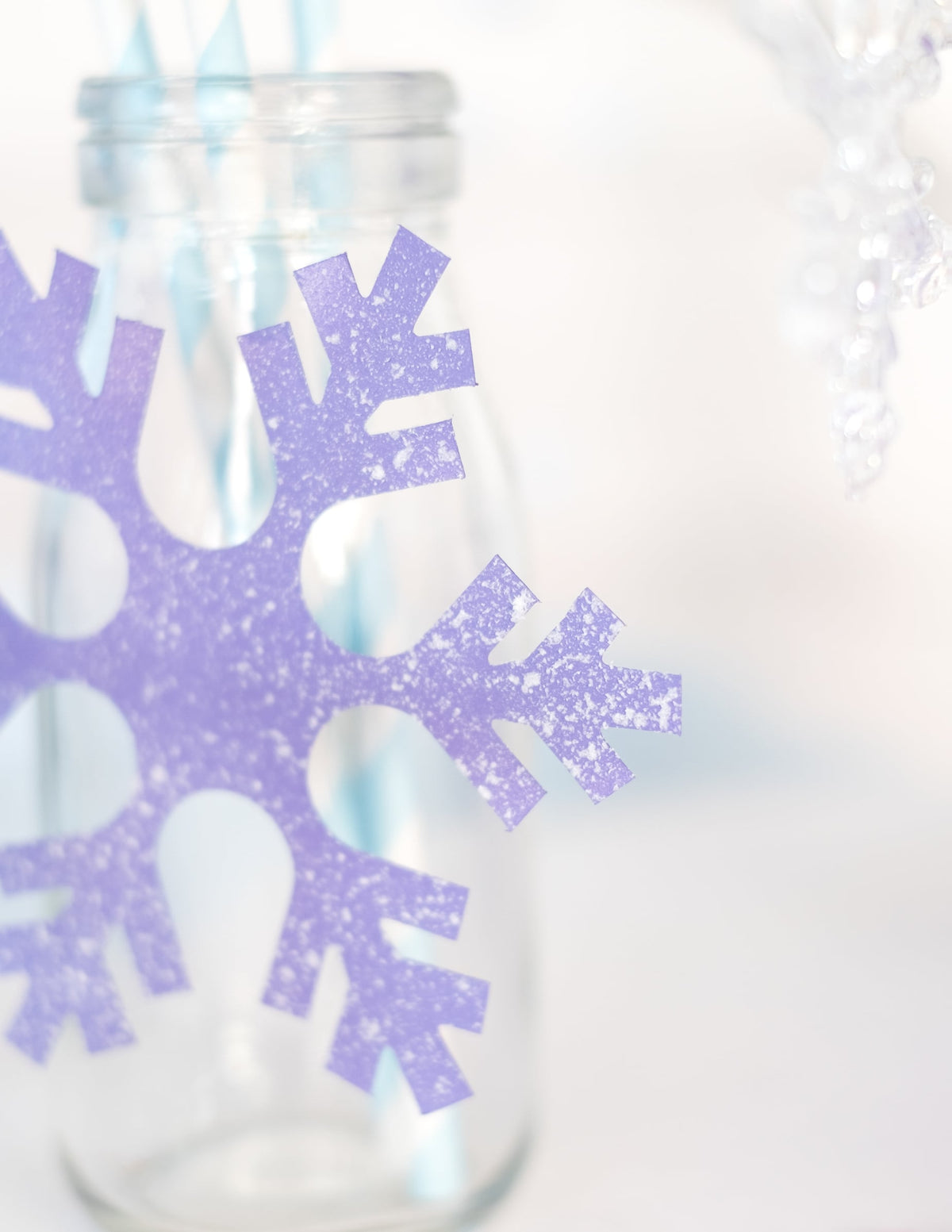 Détail de l'effet de neige sur un flocon du bombe spray neige Noël
