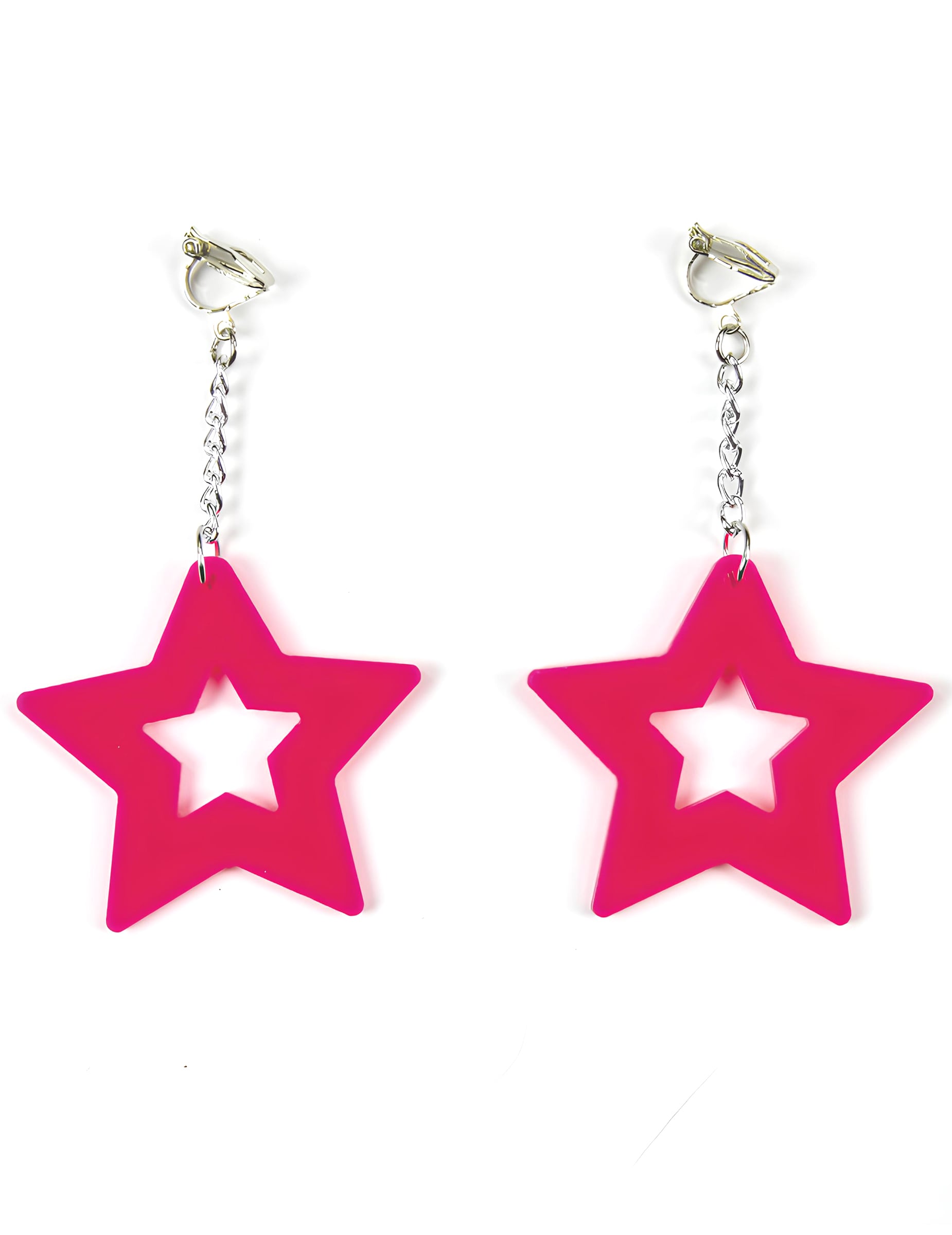 Détail du système d'attache à clips des boucles d'oreilles étoiles