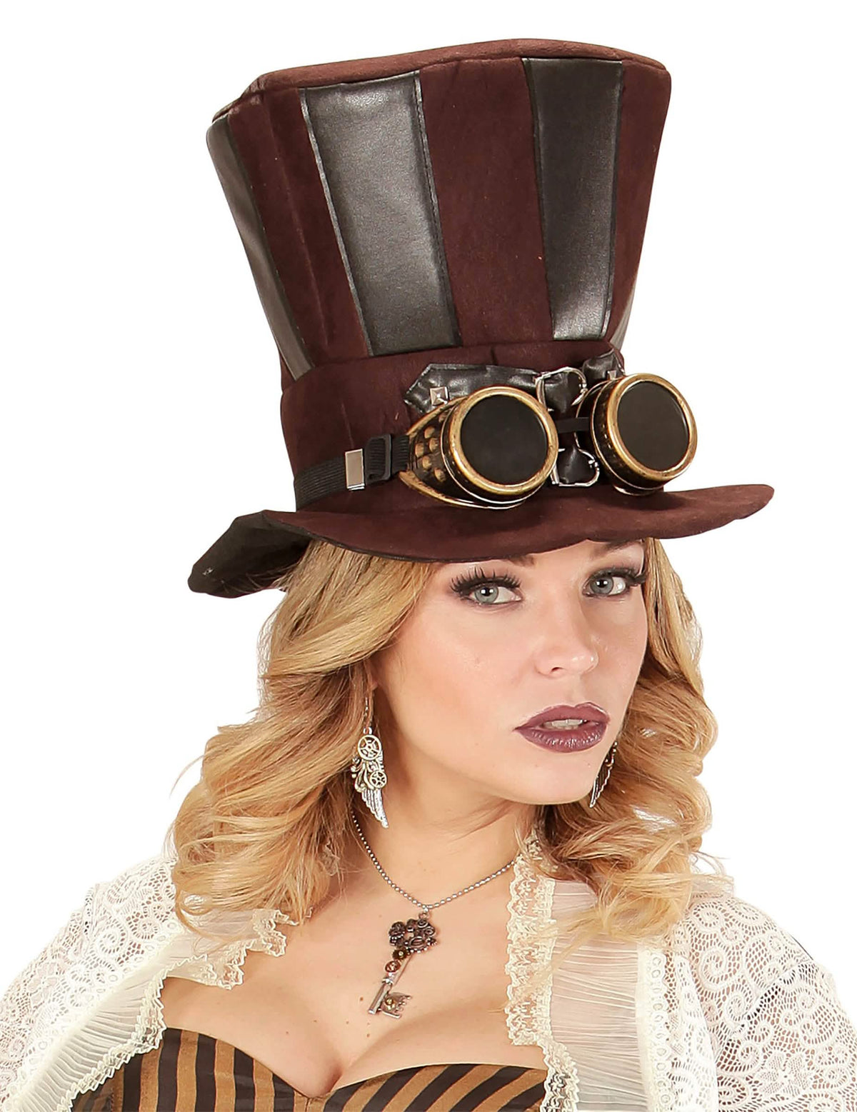 Detail náušníc s ozubenými kolieskami a pierkami steampunk pre dospelý