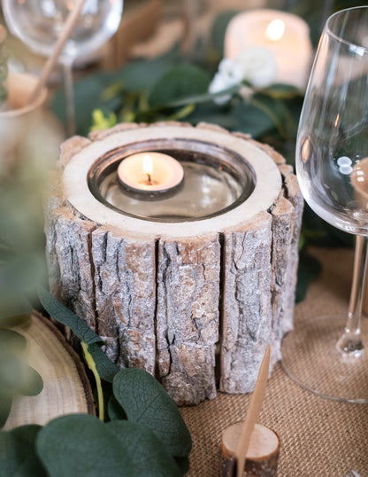 Détail du contenant en verre du bougeoir rondin de bois pour décoration