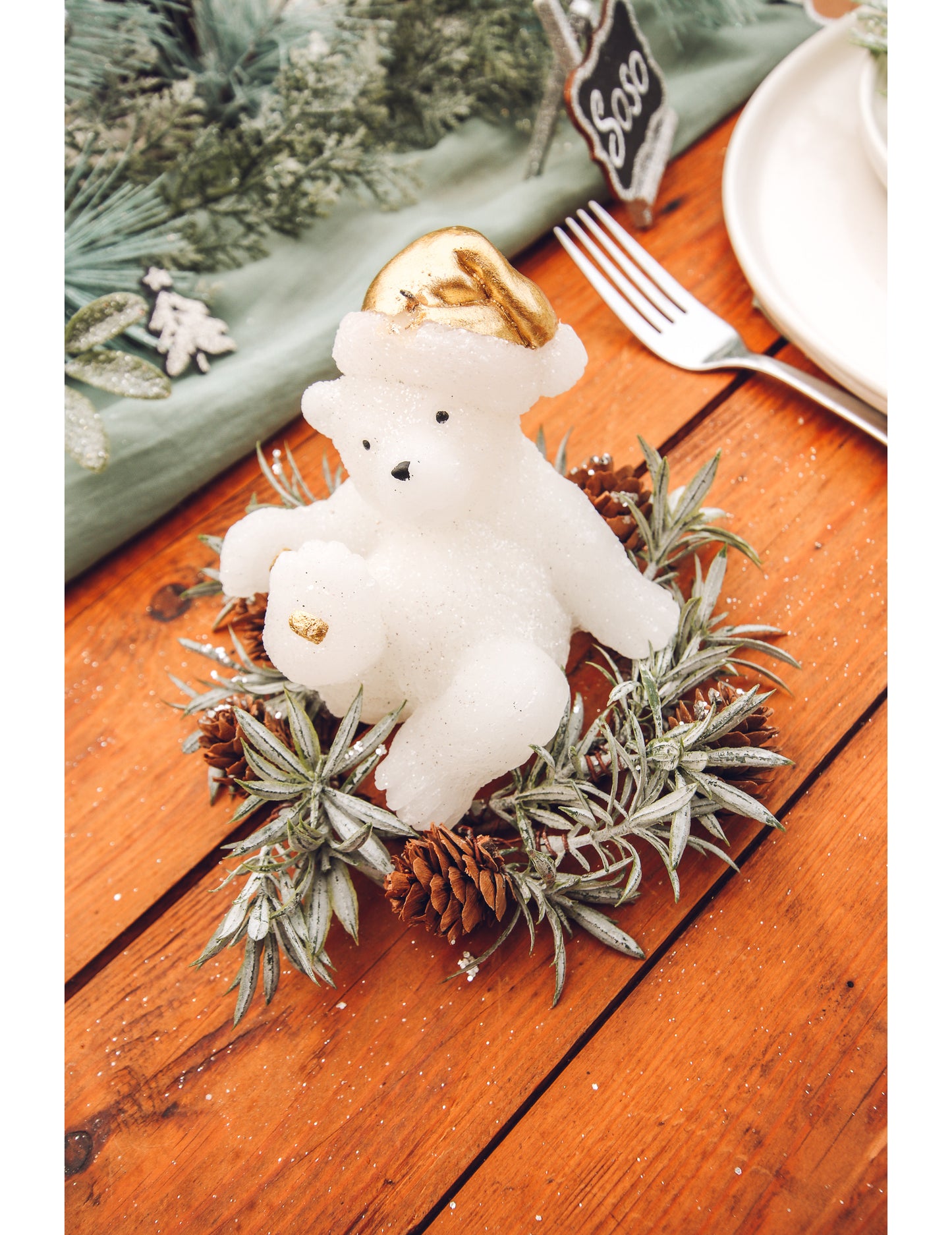 Biela a zlatá sviečka s medvedíkom 10 cm Vianoce