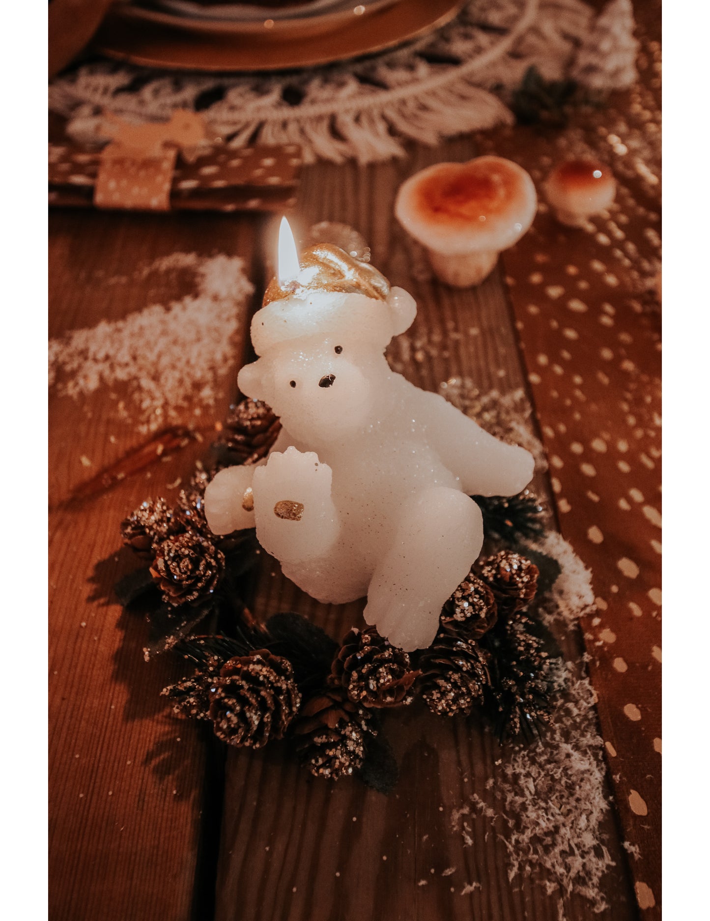 Biela a zlatá sviečka s medvedíkom 10 cm Vianoce