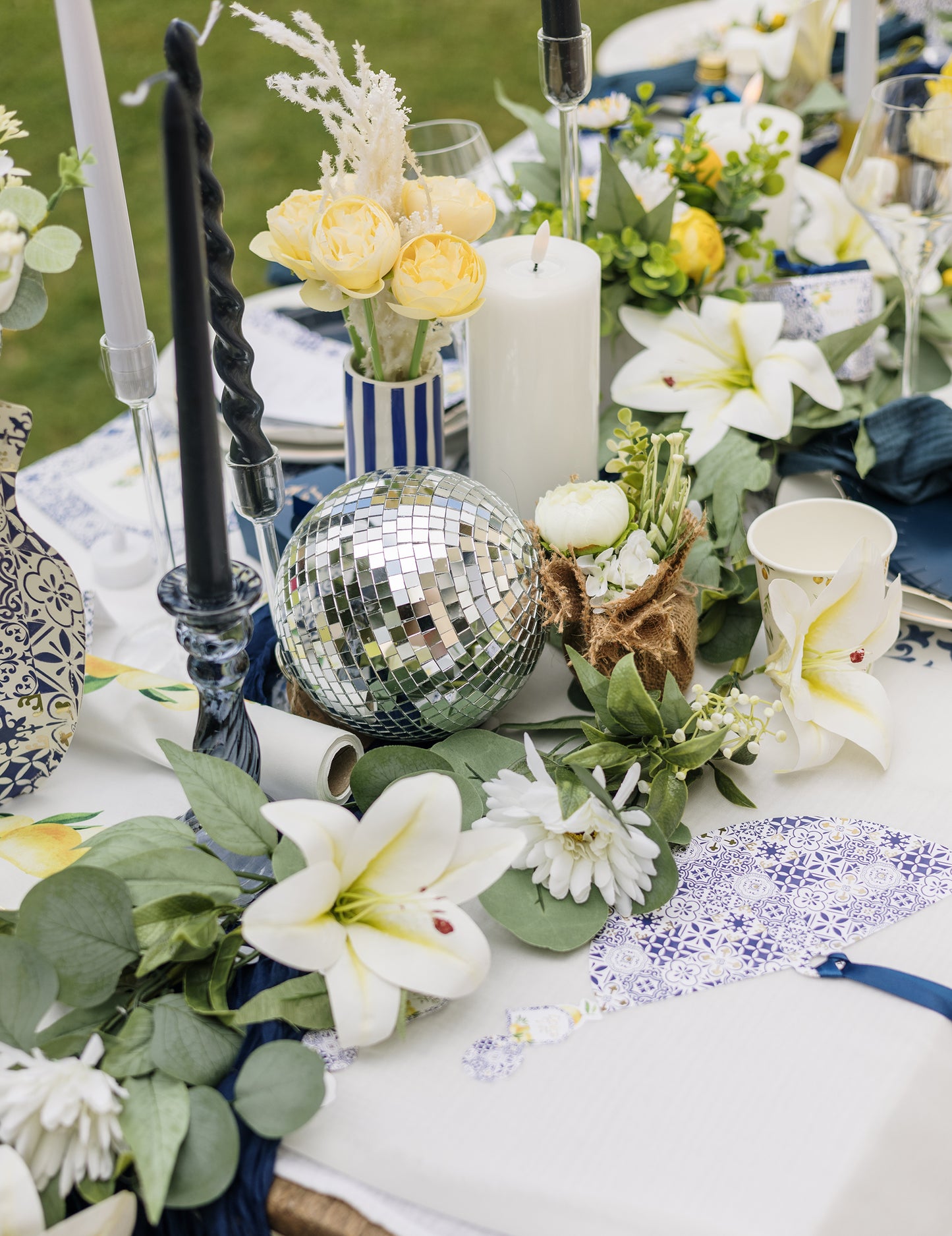 Závesná zrkadlová sklenená disko guľa, strieborná, 16 cm, stohovateľná, disko dekorácia