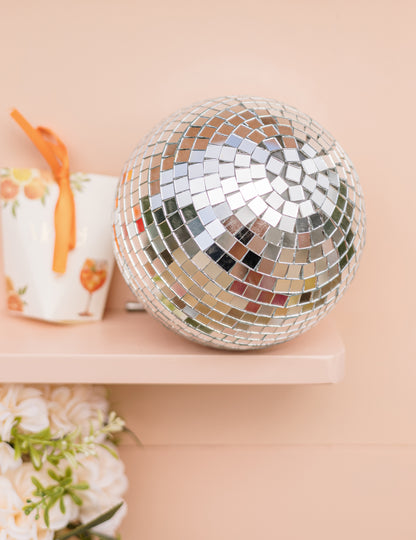 Závesná zrkadlová sklenená disko guľa, strieborná, 16 cm, stohovateľná, disko dekorácia