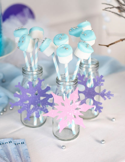 Zimná situácia so snehovými vločkami zo sklenenej fľaše na cukrovinky