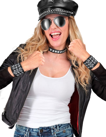 Čierny motorkársky náramok pre ženy so striebornými hrotmi