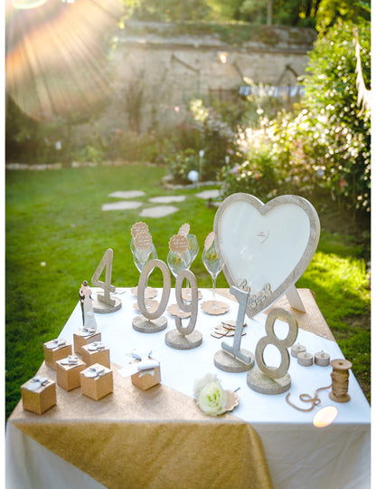 Kniha hostí s medeným trblietavým rámom a drevenými srdiečkami, 37 x 40 cm cm