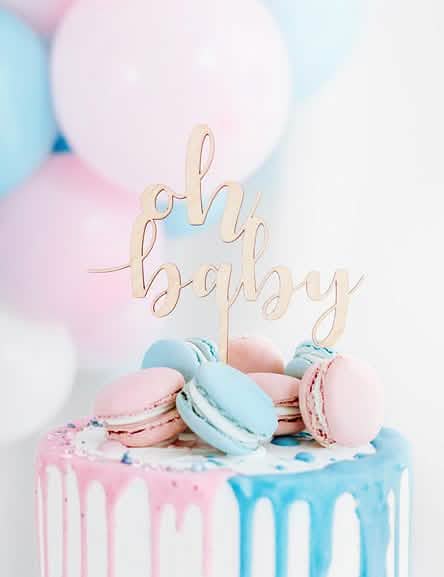 Detailný záber na cake topper oh baby na baby shower