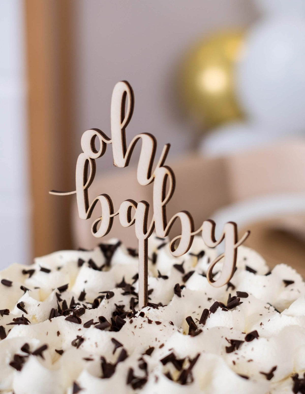 Pohľad z troch štvrtín na cake topper oh baby pre baby shower