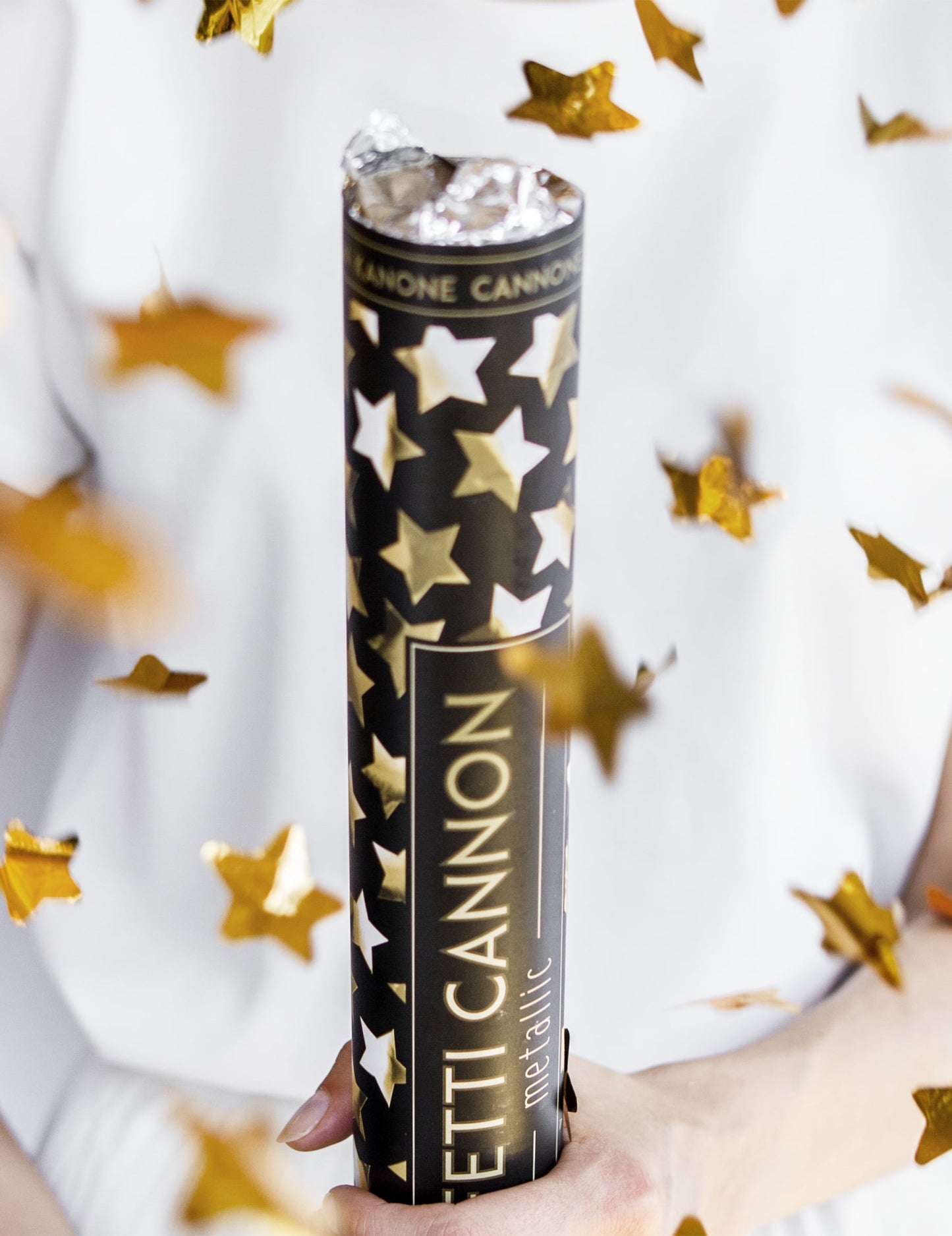 Mise en situation du canon à confettis étoiles métallisées