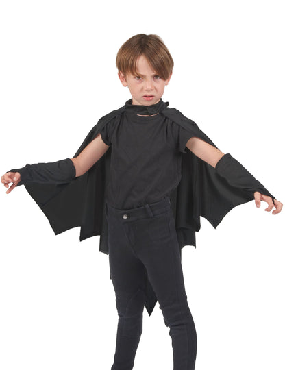 Détail des manchettes de la cape vampire chauve-souris pour enfant