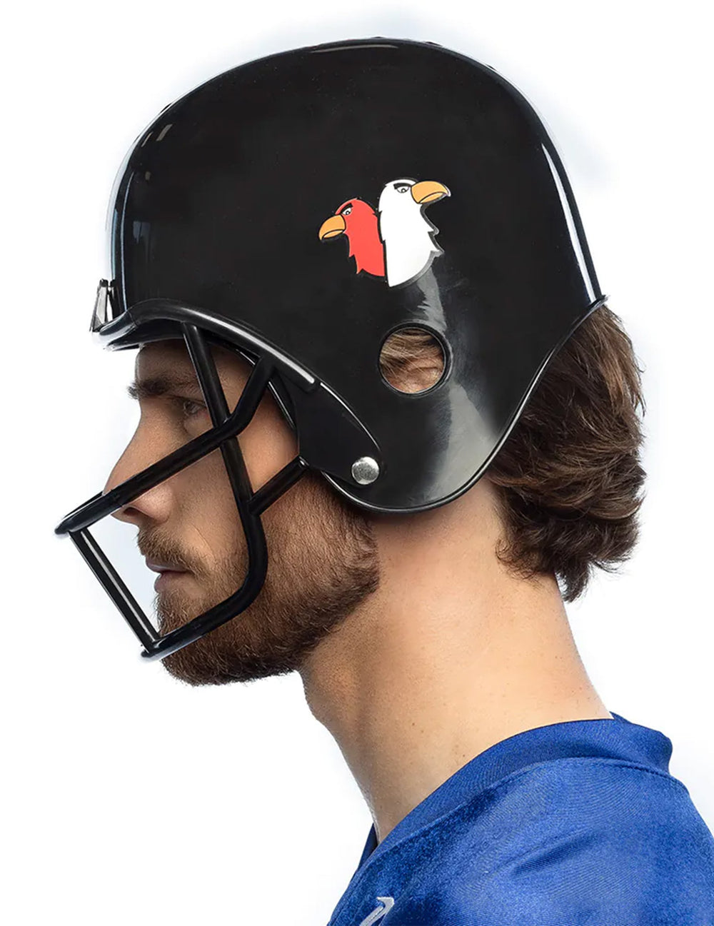 Détail du logo sur le côté du casque de footballeur américain pour adulte