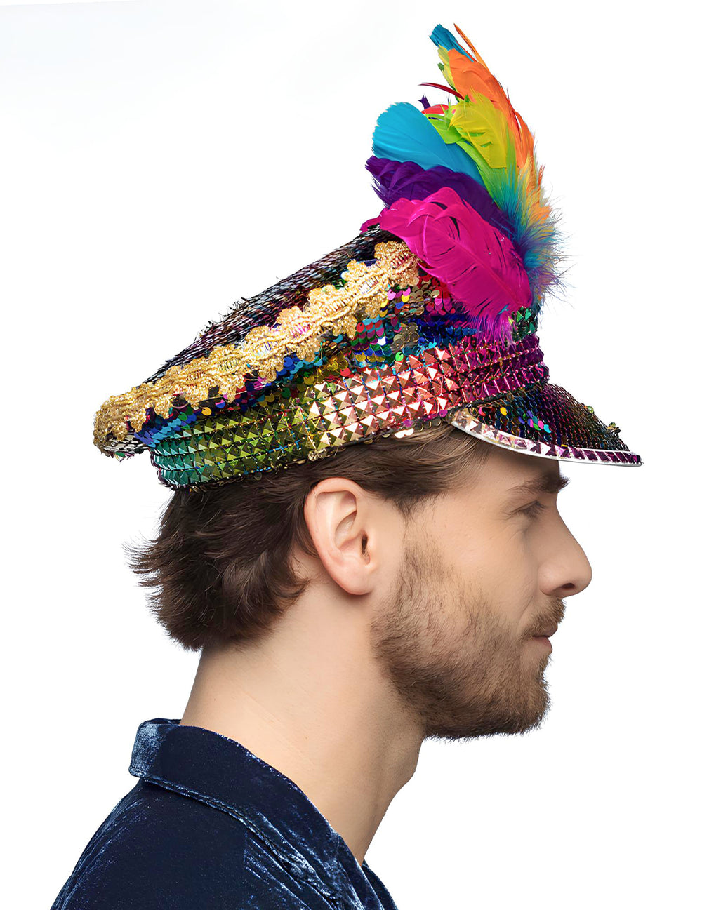Vue de profil de la Casquette Arc-en-ciel avec sequins et plumes