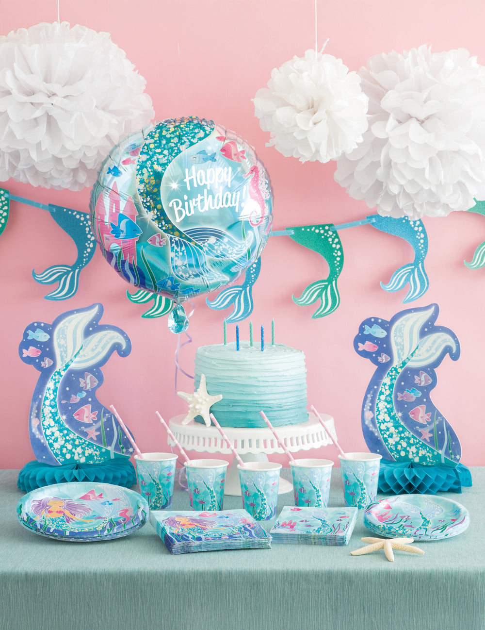 Mise en situation dans une décoration d'anniversaire du centre de table jolie sirène