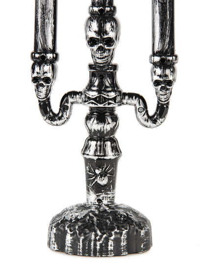 Détail du socle avec araignée et têtes de mort du chandelier à 3 branches LED Halloween