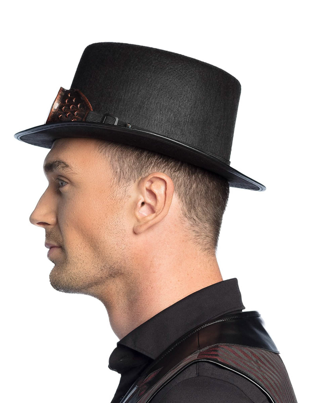 Bočný pohľad na klobúk s okuliarmi steampunk
