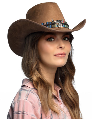 Hnedý kovbojský klobúk s hlavou dospelého byvola