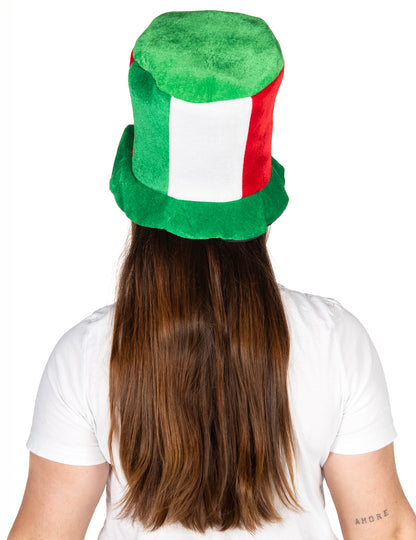 Pohľad zozadu na klobúk s vysokým okrajom Taliansko