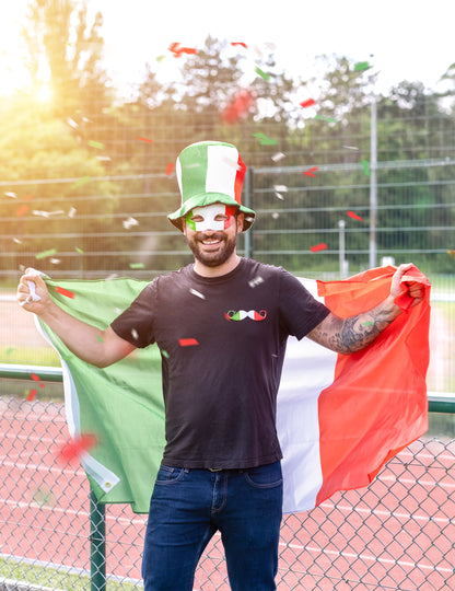 Situácia s vlajkou a klobúkom s vysokým okrajom Taliansko