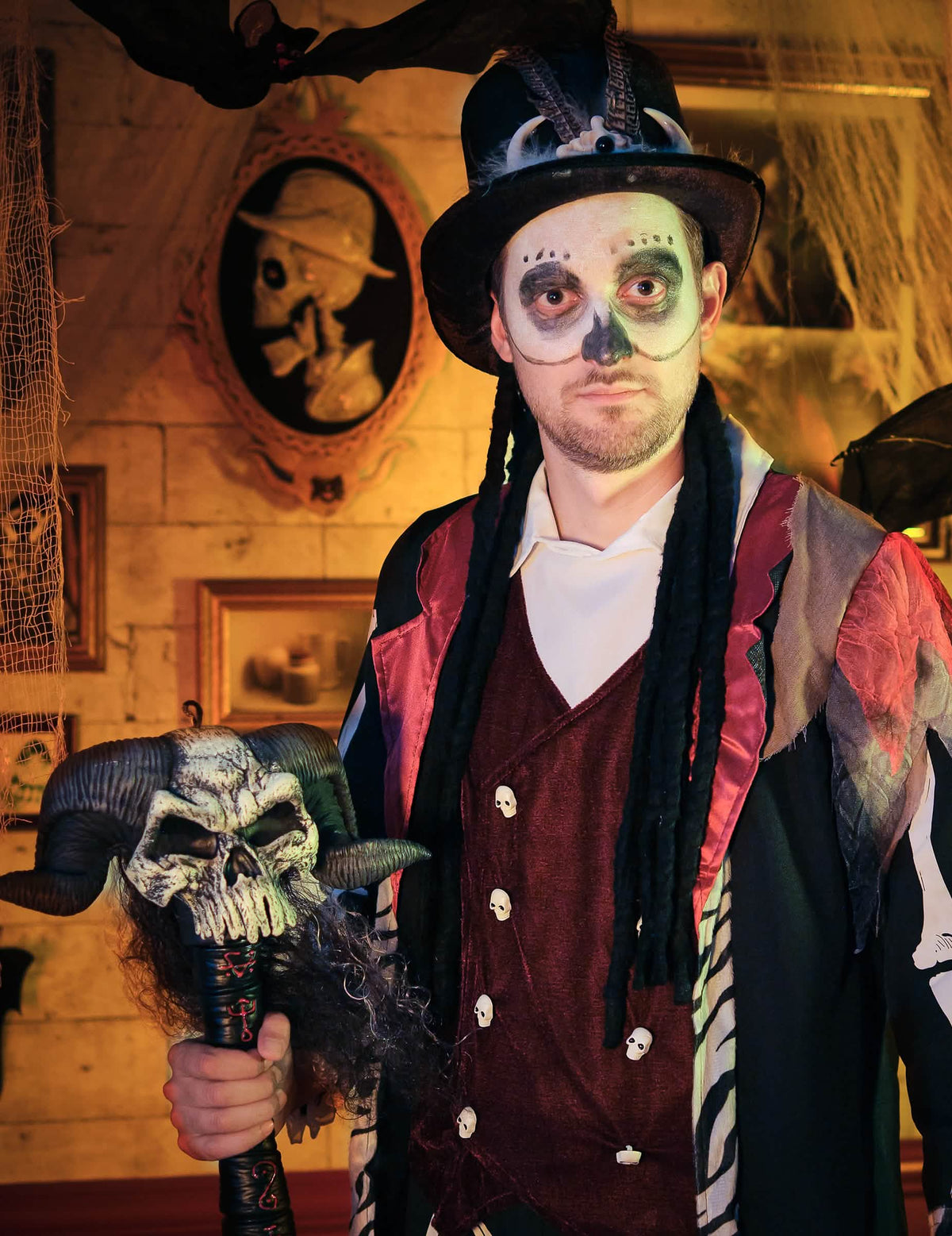 Situácia s líčidlámi na voodoo klobúk s vlasmi pre dospelý