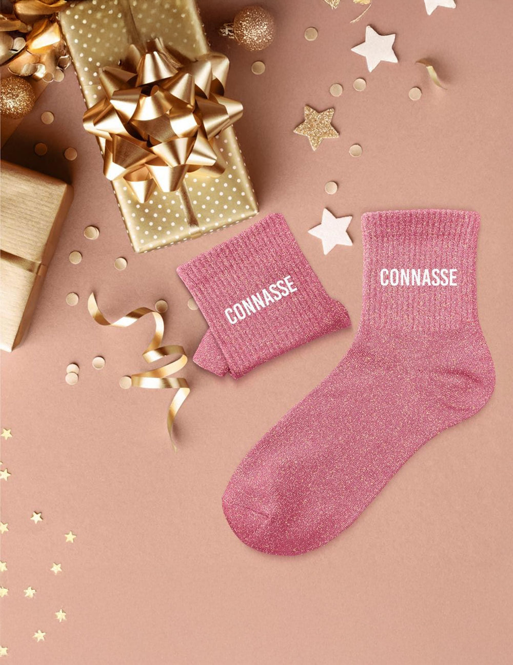 Mise en situation festive des chaussettes à paillettes Connasse