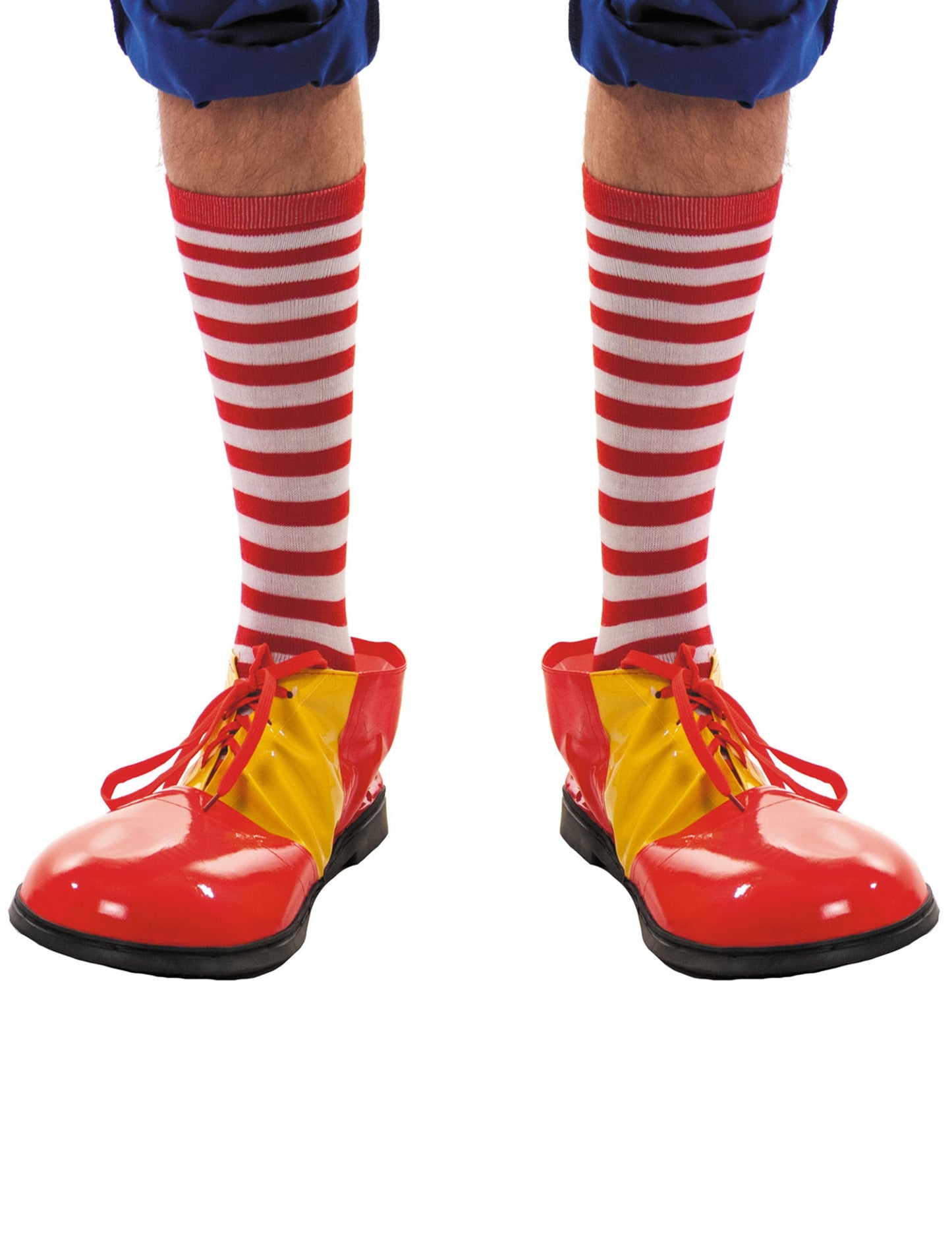Mise en situation avec des chaussures de clown des chaussettes rayées pour adulte rouges et blanches