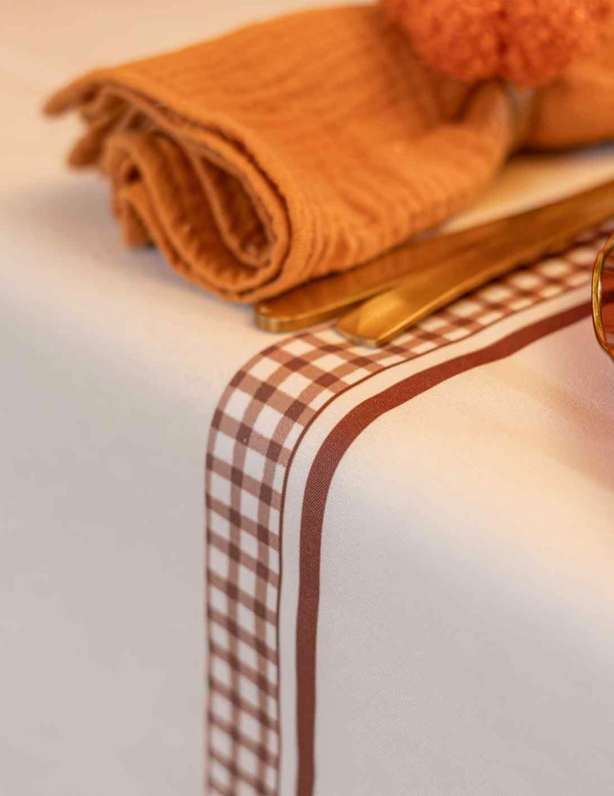 Behúň na stôl Jesenná kytica z krémovej a auburn látky 28 cm x 3 m