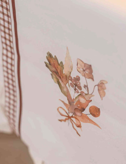 Behúň na stôl Jesenná kytica z krémovej a auburn látky 28 cm x 3 m