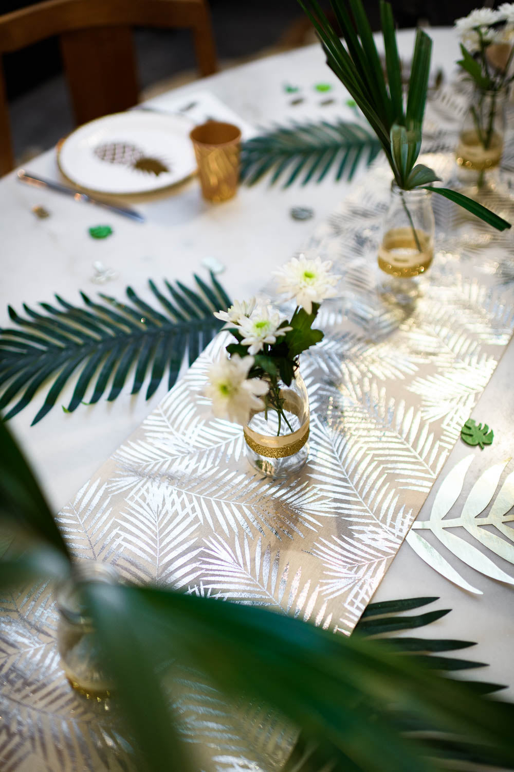 Obrus na stôl s ľanom a zlatým palmovým drevom 28 cm x 5 m elegantné a prírodné