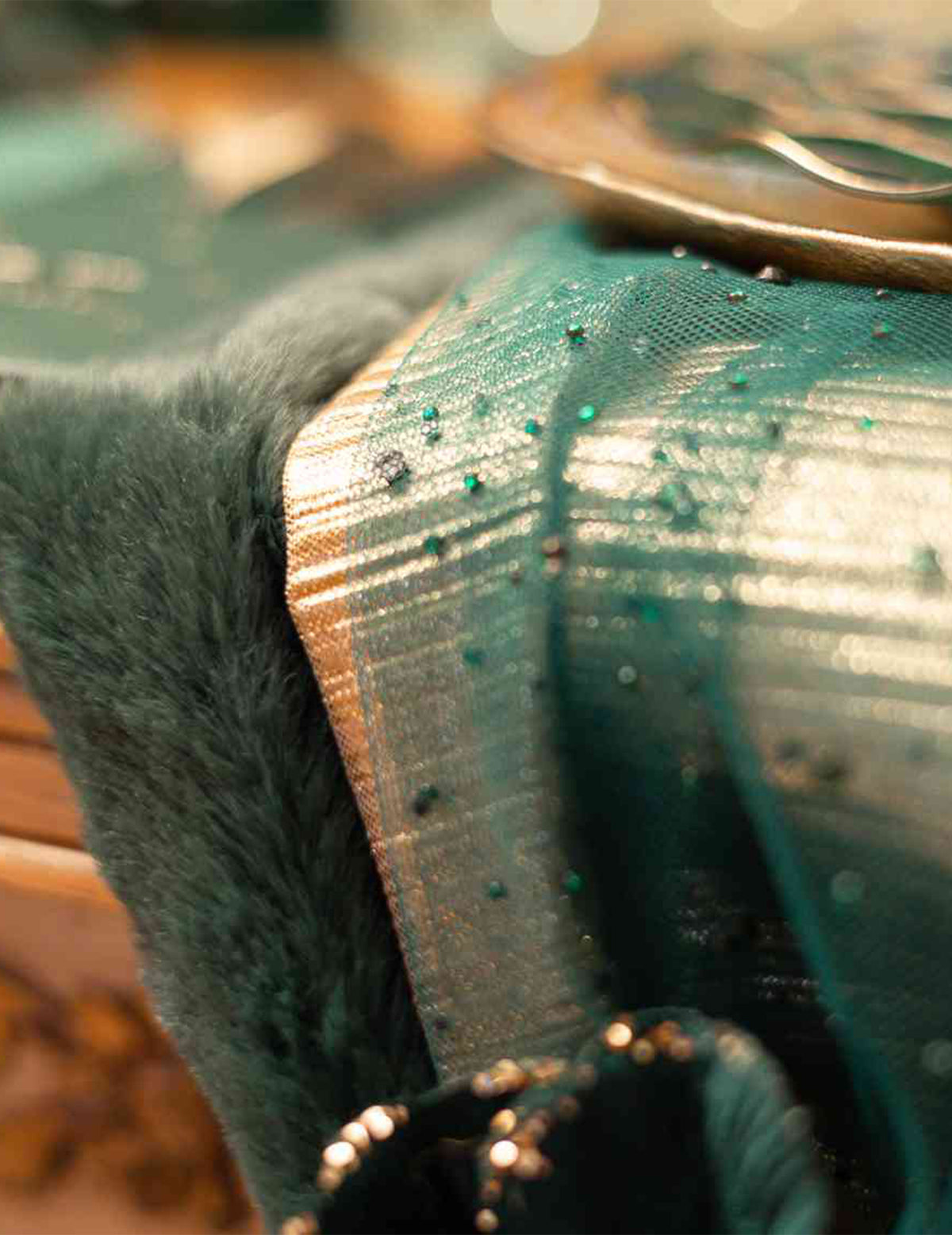 Chemin de table fausse fourrure vert anglais 28 cm x 3 m