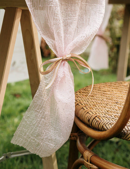 Trblietavý ružový zvlnený behúň so striebornými kamienkami 28 cm x 3 m reliéfny efekt