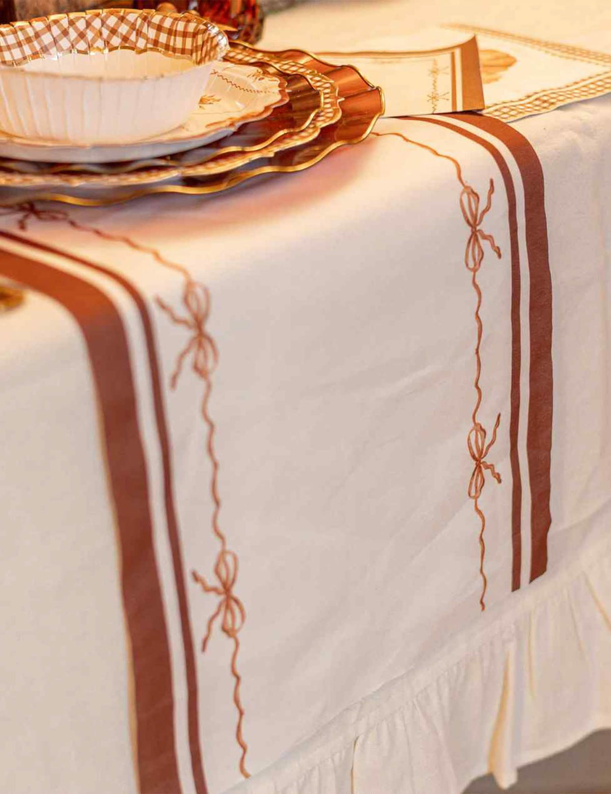 Behúň na stôl Krásne uzly z látky krémovej auburn a pálenej zeme 28 cm x 3 m