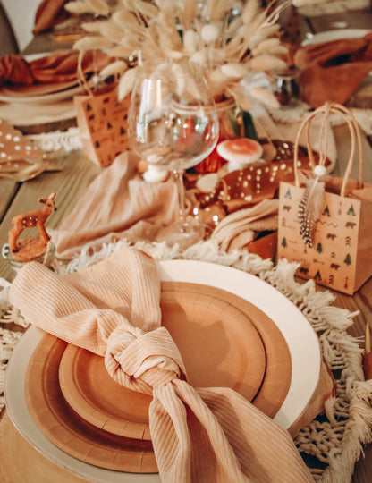 Béžový manšestrový obrus na stôl 28 cm x 3 m na svadbu