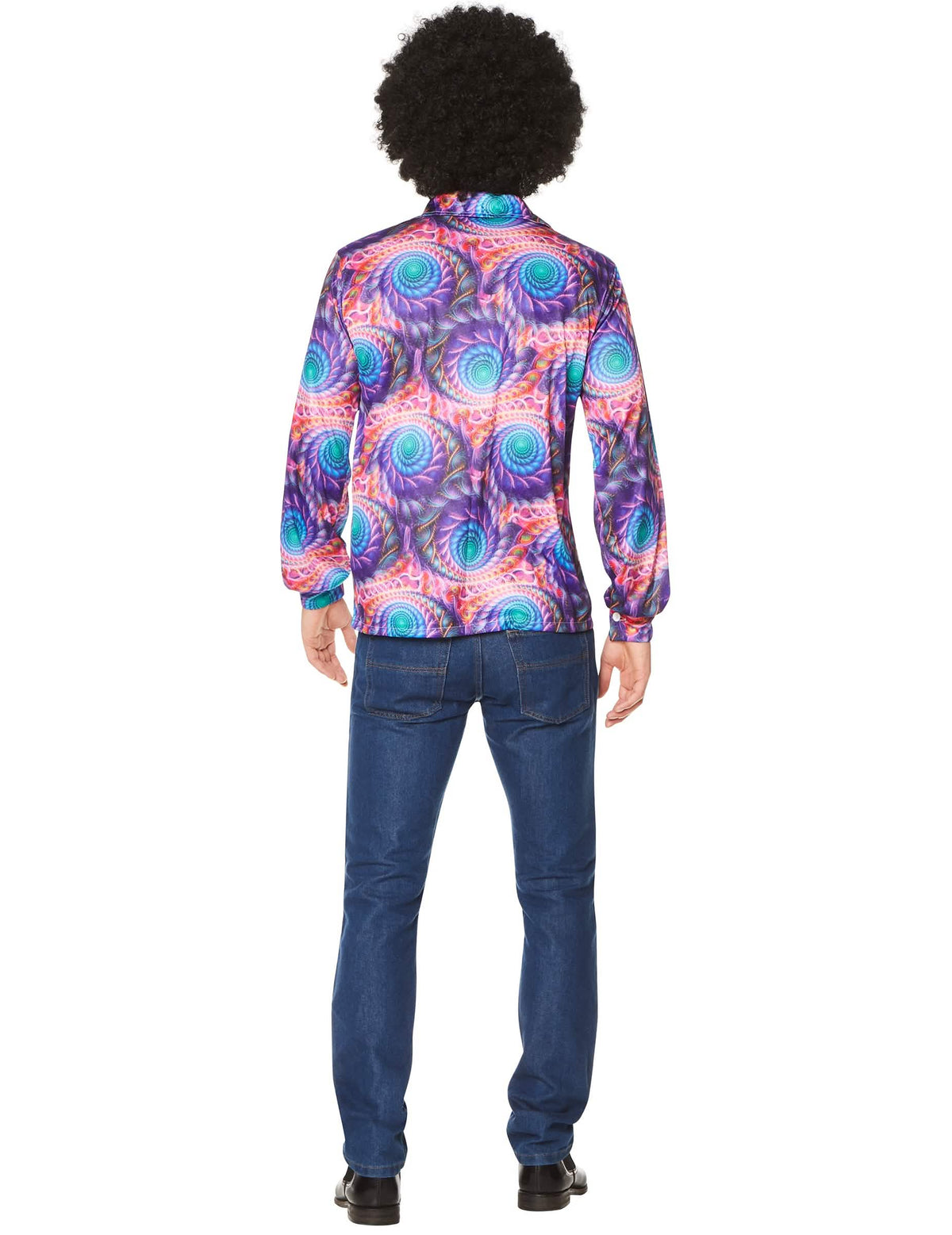 Pohľad zozadu na psychadelickú hippie košeľu pre muž