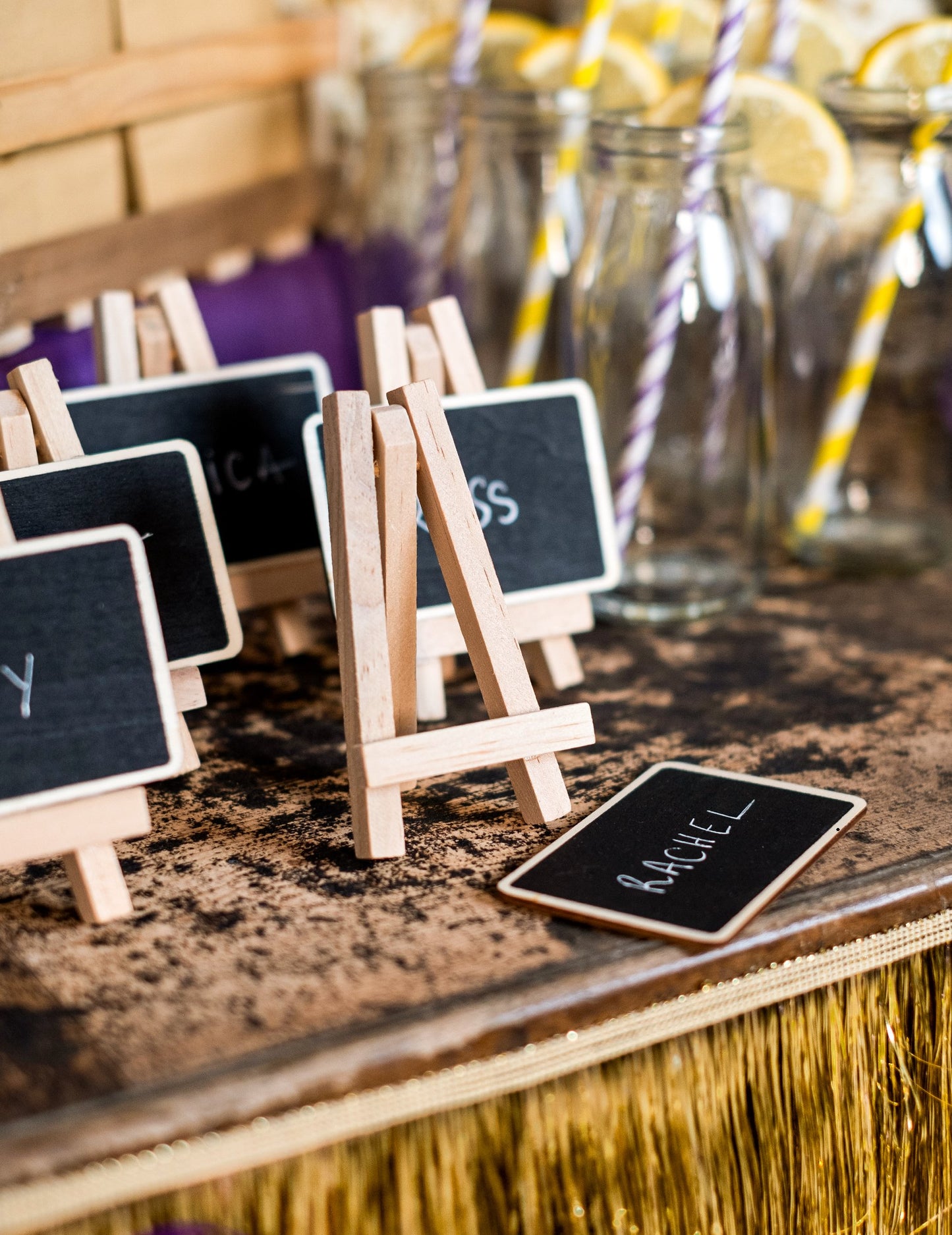 Stojan s bridlicovou doskou 6 x 10 cm drevená karta s miestami